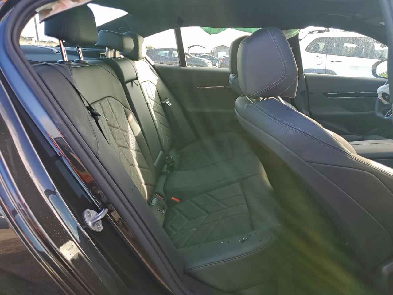 BMW 5 Series Xi Image 11