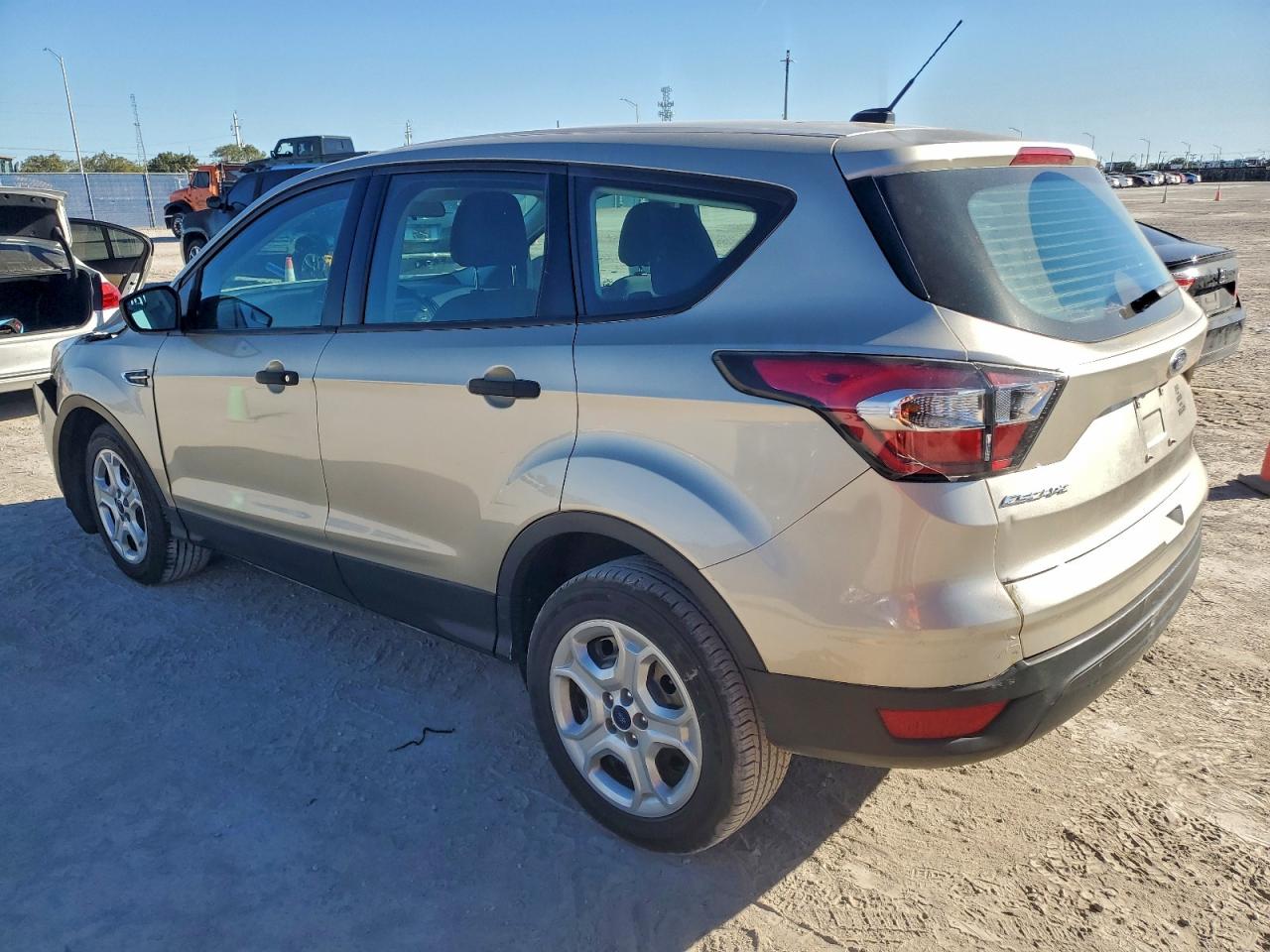 Ford Escape S Image 2