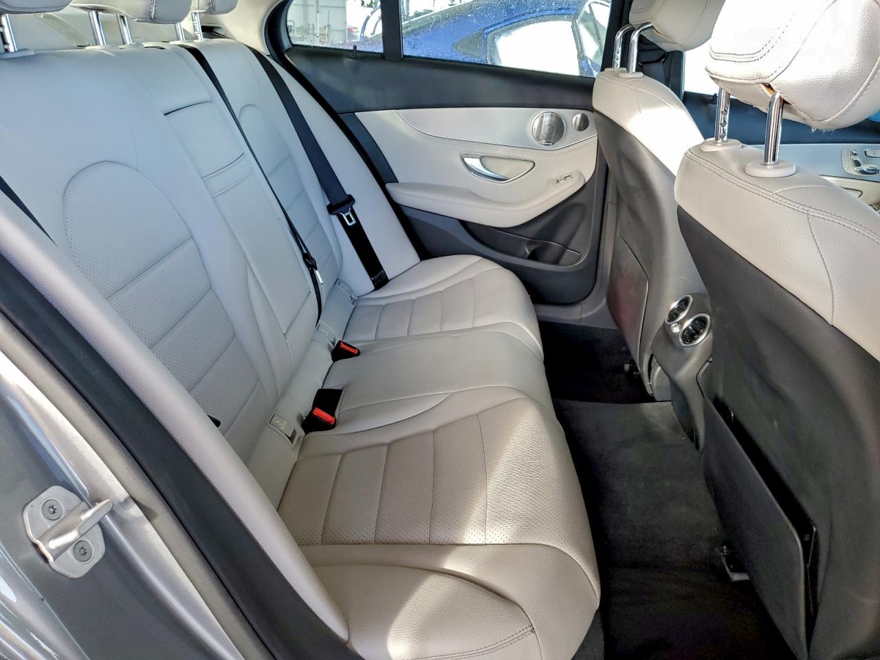 Mercedes-Benz C-Class 300 4matic Image 9