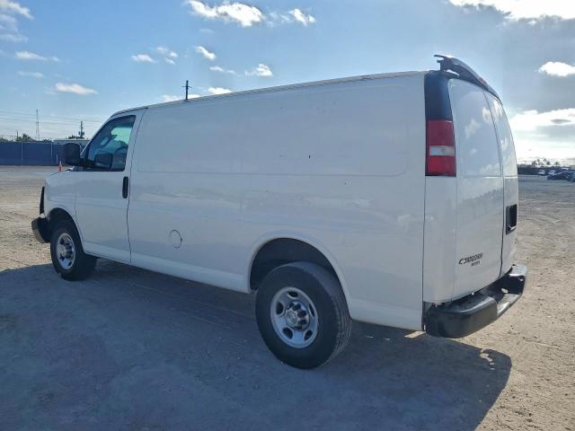 Chevrolet Express Image 2