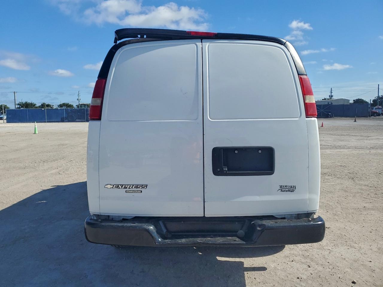 Chevrolet Express Image 6
