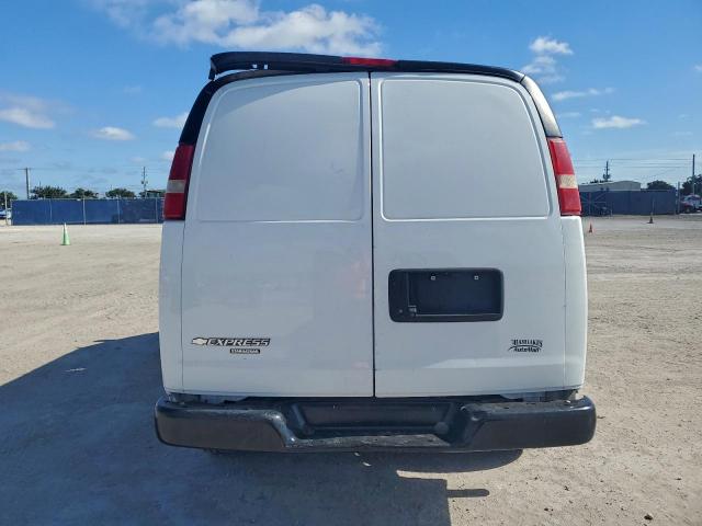 Chevrolet Express Image 6