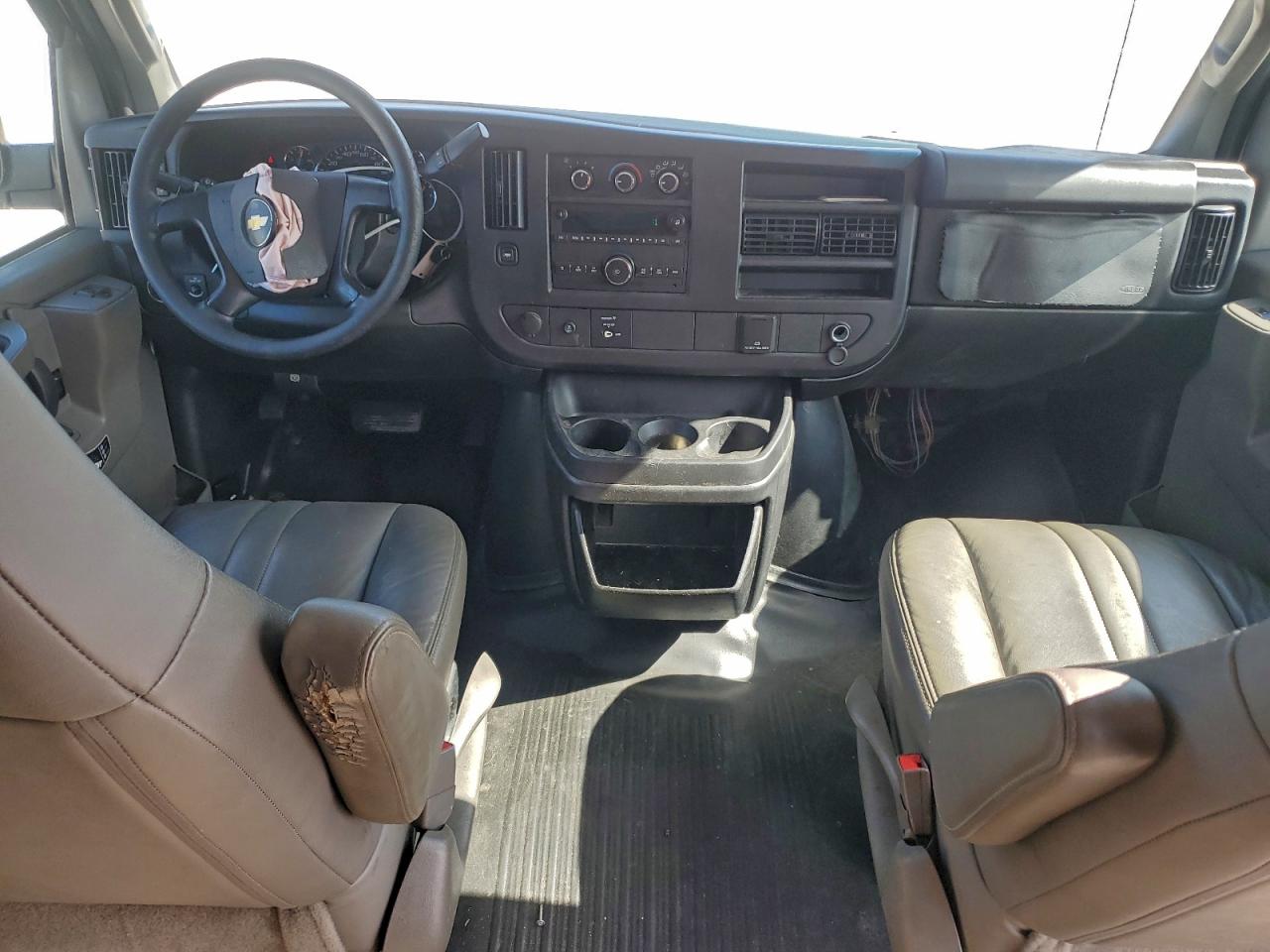 Chevrolet Express Image 4