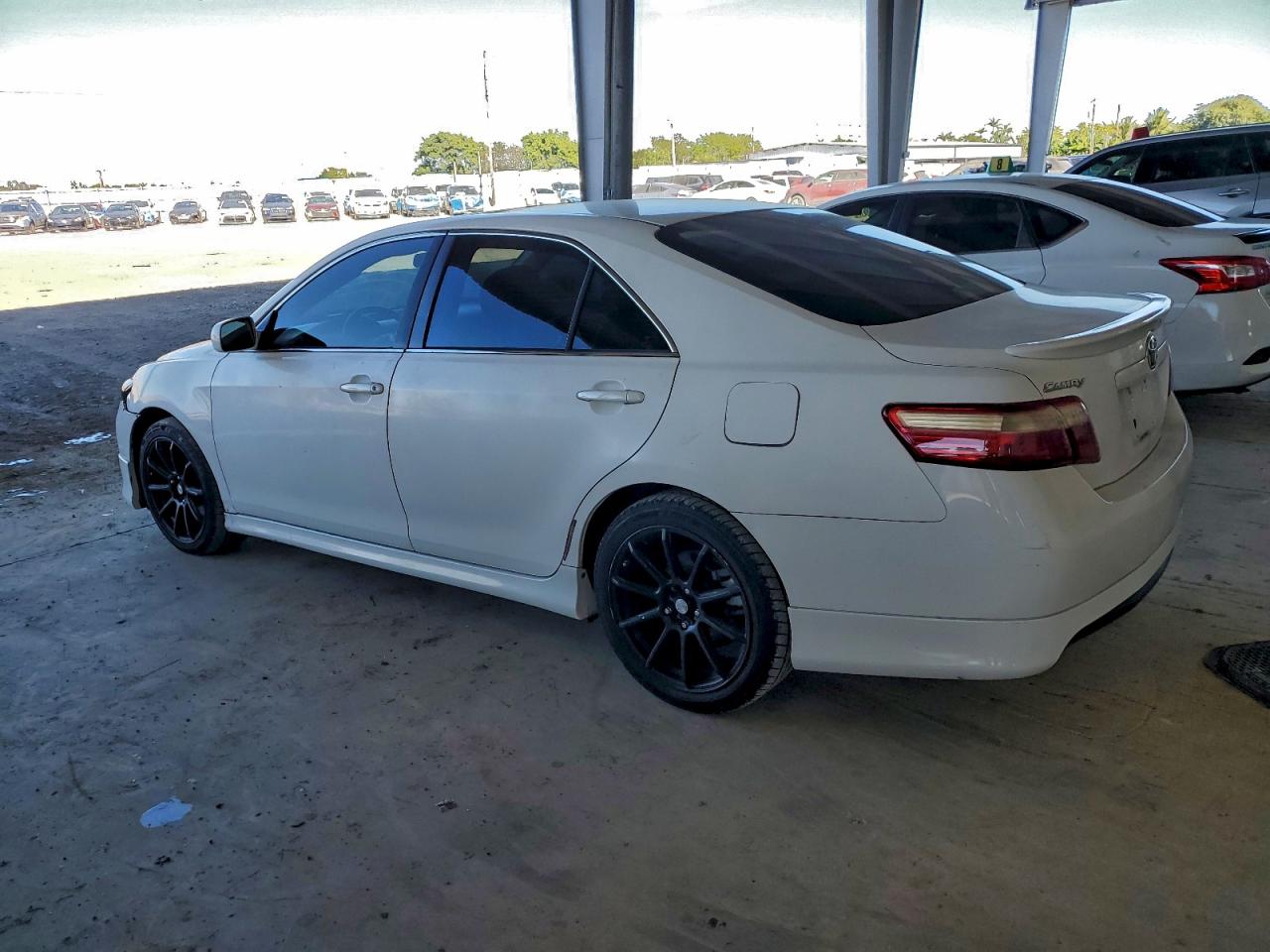 Toyota Camry Ce Image 2