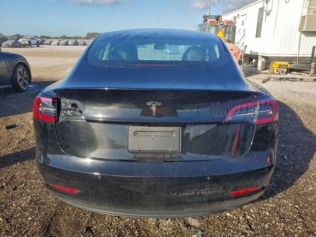 Tesla Model 3 Image 11