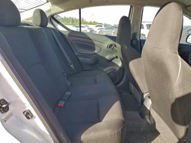 Nissan Versa S Image 2