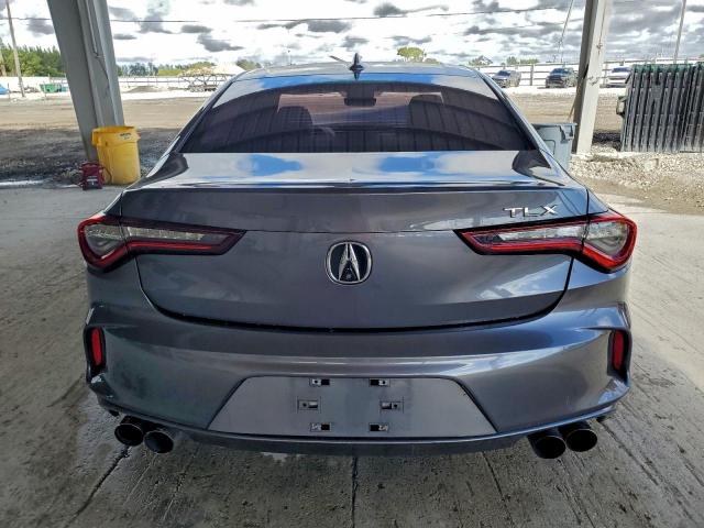 Acura TLX Image 8