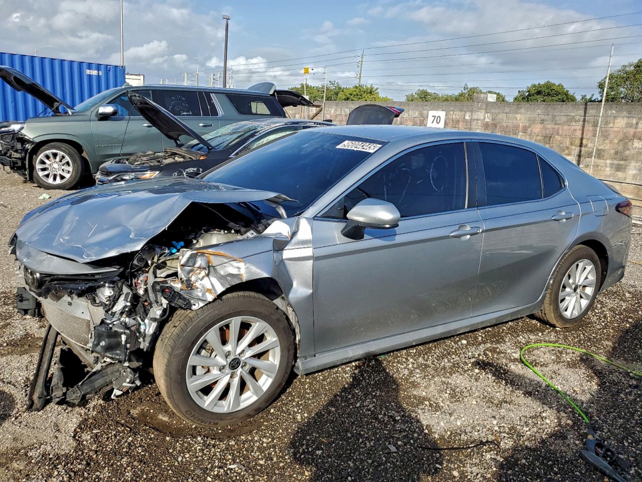 Toyota Camry Le Image 1