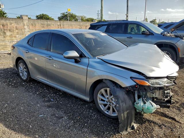 Toyota Camry Le Image 5