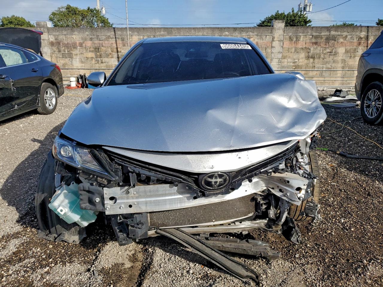 Toyota Camry Le Image 8