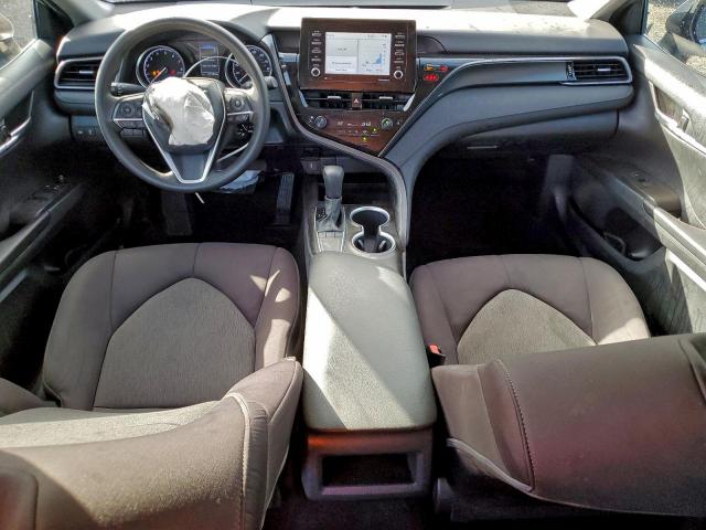 Toyota Camry Le Image 6