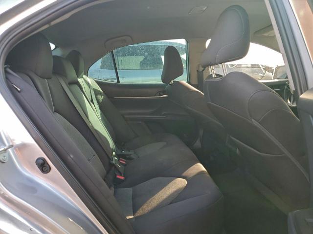 Toyota Camry Le Image 11