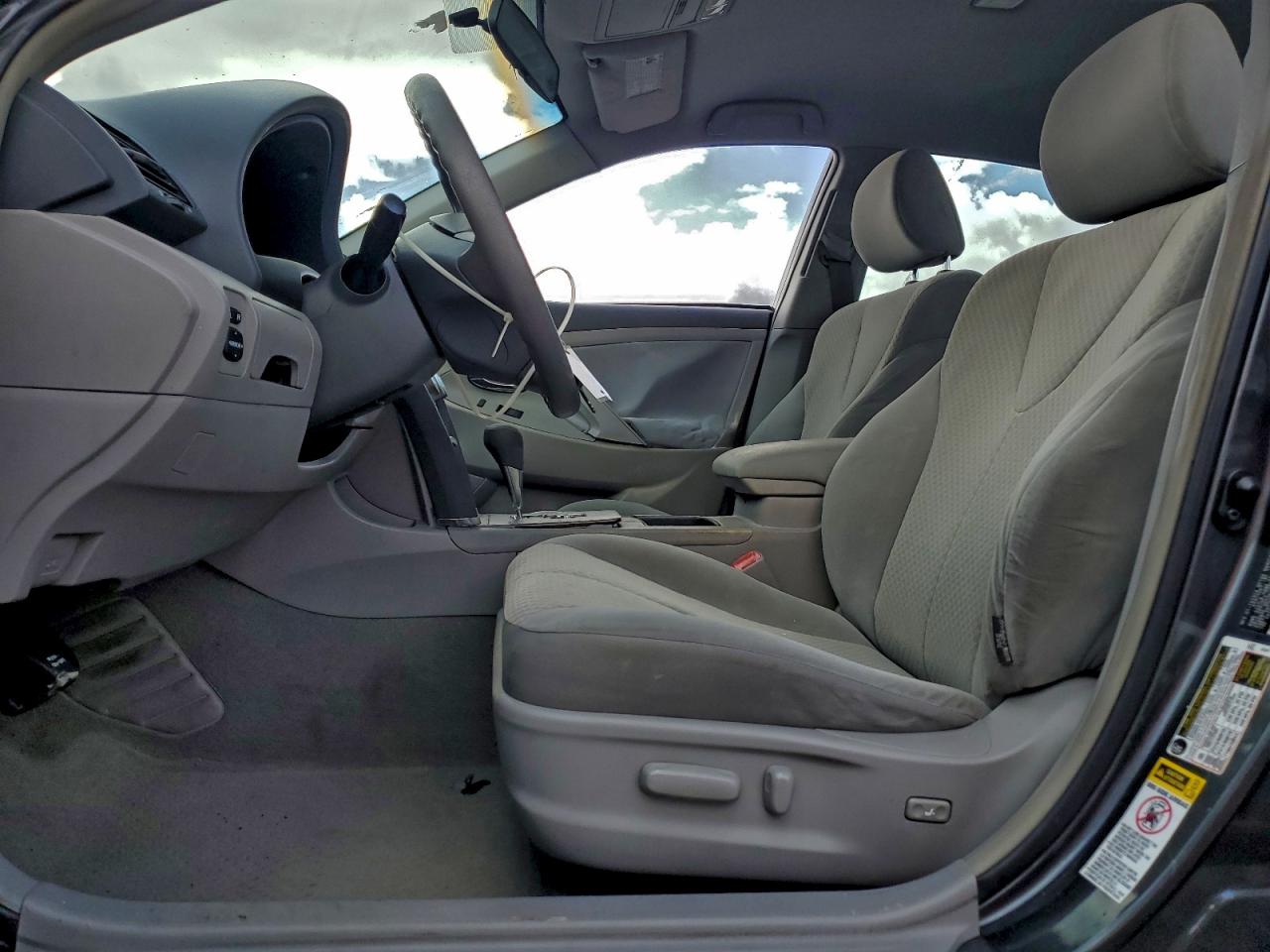 Toyota Camry Ce Image 4