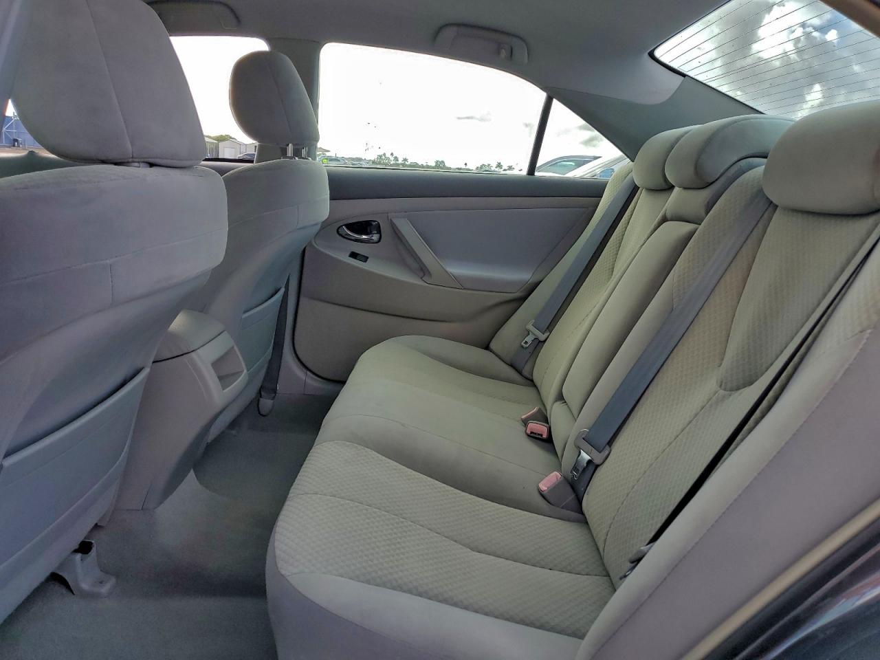 Toyota Camry Ce Image 5