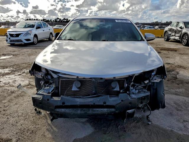 Toyota Camry L Image 6