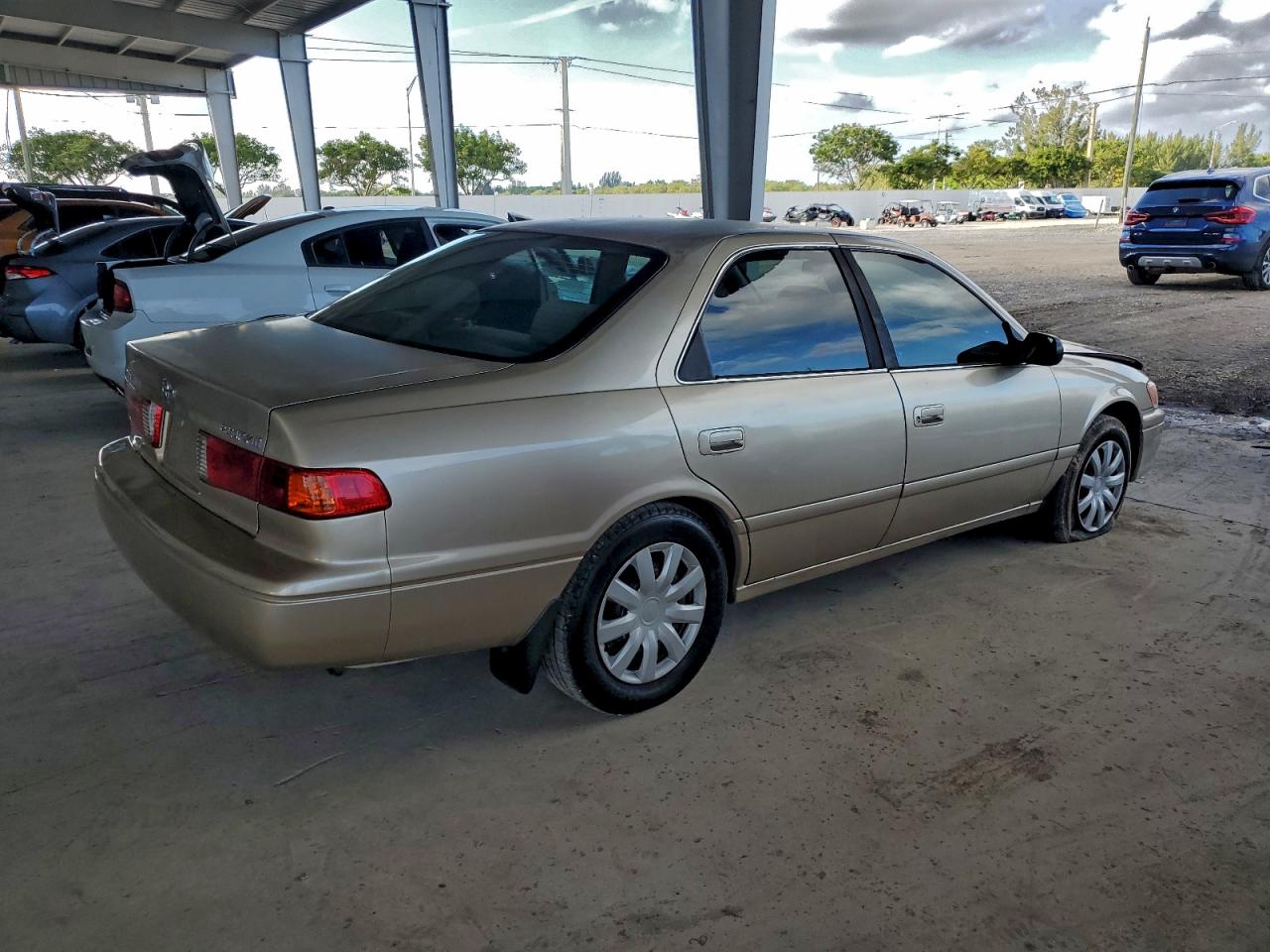 Toyota Camry Ce Image 2